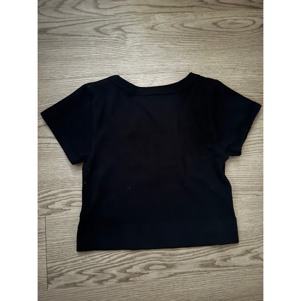 Garage Women's Black Ribbed V Neck Short Sleeve Crop Top Style Medium 100081533 - Picture 2 of 3